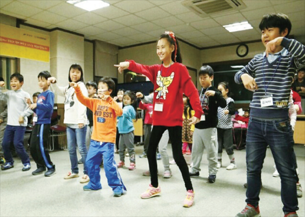 땟골 학습마을 배움터 -  춤 수업중인 아이들 모습
